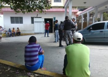 Dos policías muertos y dos heridos al impactar motos 