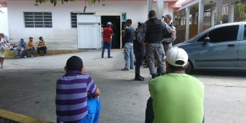 Dos policías muertos y dos heridos al impactar motos 