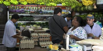 Escasez de combustible encarece precio de las frutas y verduras en Venezuela