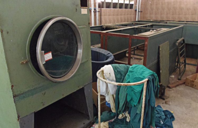 Sin lavandería y sin cocina para pacientes y empleados