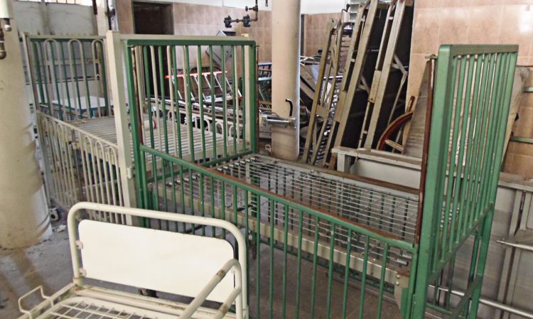 Sin lavandería y sin cocina para pacientes y empleados