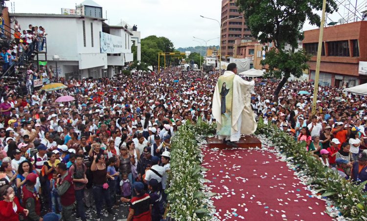 Valera se unió en oración y adoración a la Divina Misericordia