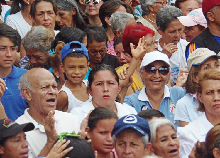 Valera se unió en oración y adoración a la Divina Misericordia