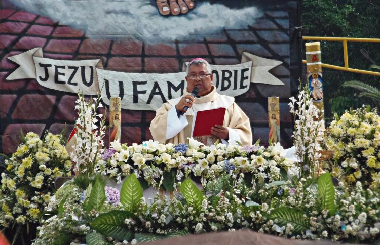 Valera se unió en oración y adoración a la Divina Misericordia