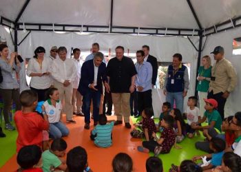 Pompeo instó al presidente Maduro a abrir la frontera