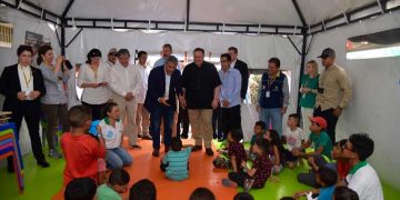 Pompeo instó al presidente Maduro a abrir la frontera