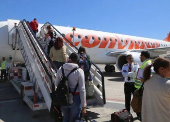 Dos aviones trasladan a más de 170 venezolanos al país desde Ecuador