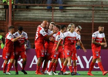 Estudiantes resbaló ante «El Bicho»