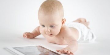 OMS: «NO» a niños menores de un año a ningún tipo de pantalla electrónica