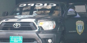 Mataron a dos hombres durante balacera en licorería de Ureña