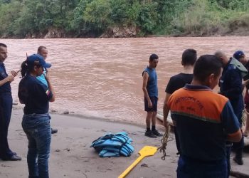 Desaparecen dos personas en rio Uribante  al caer desde un improvisado funicular