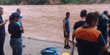 Desaparecen dos personas en rio Uribante  al caer desde un improvisado funicular