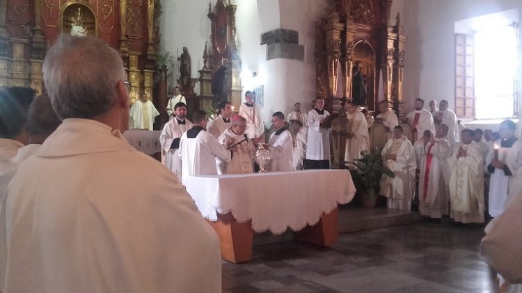 En Semana Santa, el pueblo elevó una oración de auxilio ante Dios
