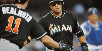 Prado alcanzó los 1.500 hits y Carrasco sale lesionado