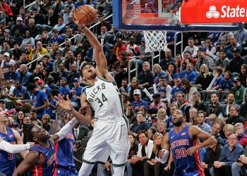 Bucks arrollan a Pistons y jugarán contra Celtics