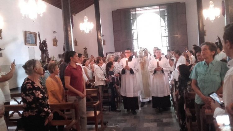 En Semana Santa, el pueblo elevó una oración de auxilio ante Dios