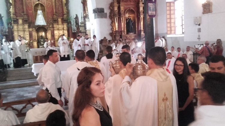 En Semana Santa, el pueblo elevó una oración de auxilio ante Dios