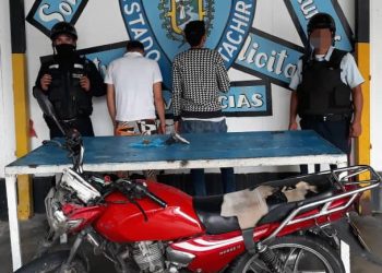 Apresan vía a Rubio a pareja motorizada con un pistola y un paquete de marihuana