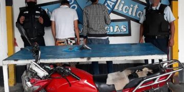 Apresan vía a Rubio a pareja motorizada con un pistola y un paquete de marihuana