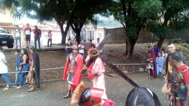 En Semana Santa, el pueblo elevó una oración de auxilio ante Dios