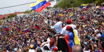 Guaidó juramentó los comandos de ayudas en Cabimas