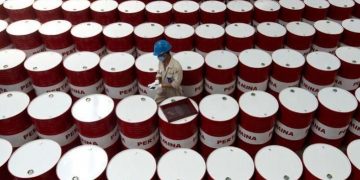 Rusia y OPEP podrían abandonar pacto petrolero para pelear cuota de mercado, afirma ministro ruso