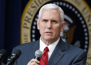 Pence: precios del petróleo hacen que EEUU mantenga sanciones contra Venezuela