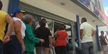 Pensionados cobrarán el mes de mayo este martes 16 de abril