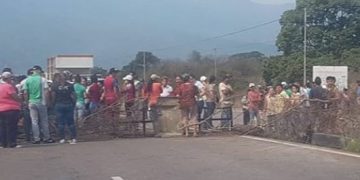 Trancan autopista San Cristóbal – La Fría para exigir suministro de gas doméstico