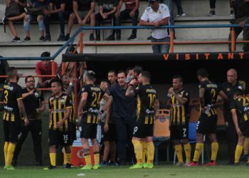 Aurinegros con las manos vacías