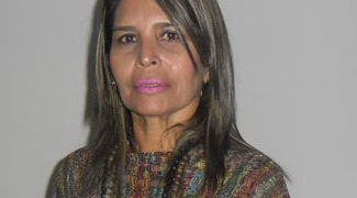 Rafael Rangel se debate entre colas y apagones