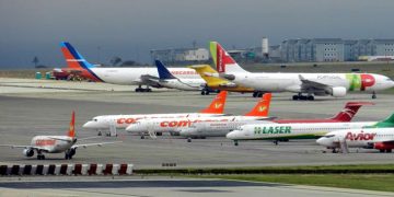 EEUU suspende vuelos desde y hacia Venezuela