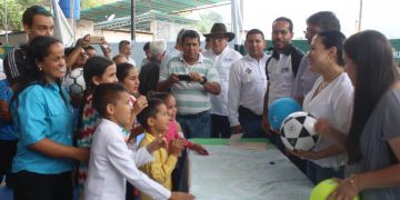 Laidy Gómez evalúa aumentar monto de becas estudiantiles