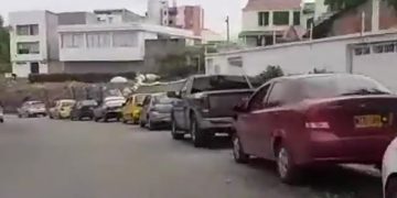 En Cúcuta hacen colas para gasolina ante disminución  de contrabando de combustible desde el Táchira