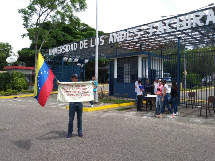 ULA Táchira se mantiene en alerta ante amenaza de intervenirla. Mariana Duque