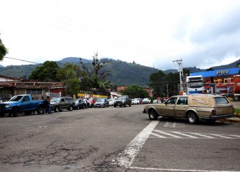 Hasta a las furgonetas y ambulancias les  niegan el combustible en el estado Táchira