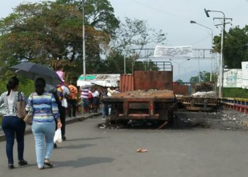 A  tres meses del 23F dueños de gandolas  quemadas siguen esperando un pago