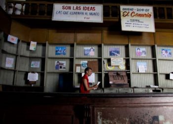 Cuba enfrenta crisis racionando venta de productos básicos