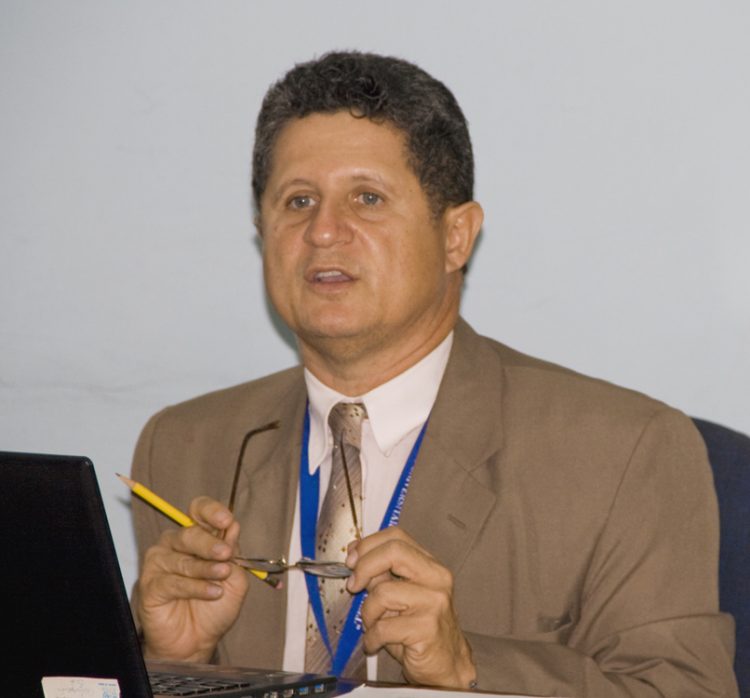 El Vicerrector (E), Geovanny Castellanos, afirma que la intención es garantizar la prosecución de objetivos, metas y fin académico del NURR (Foto: Carlos Cegarra)