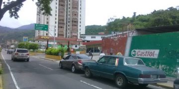 Gasolineras reciben suministro irregular