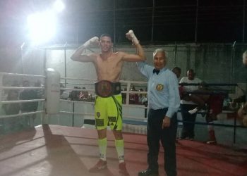 Moisés Zambrano retiene cinturón nacional de boxeo