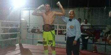 Moisés Zambrano retiene cinturón nacional de boxeo