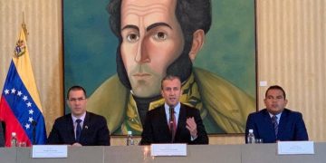 Venezuela restablece conexión con Aruba y abre frontera con Brasil