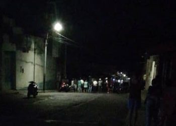 Hallan a joven sin vida en vía pública de Colón