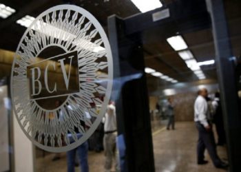 Bancos cobrarán por operaciones de las mesas de cambio