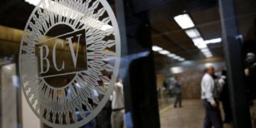 Bancos cobrarán por operaciones de las mesas de cambio