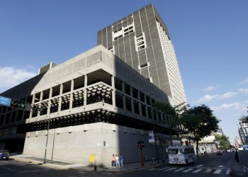 Maduro a través del BCV afloja el mercado cambiario