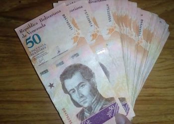 ¡Devaluado! Billetes de 50 bolívares no son aceptados en los comercios de Colón