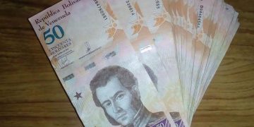 ¡Devaluado! Billetes de 50 bolívares no son aceptados en los comercios de Colón