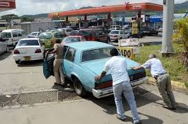 Llenaderos racionan gasolina por baja en sus reservas